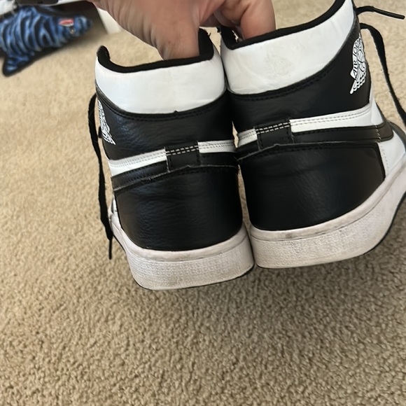 Black and white Jordan 1 - Picture 4 of 5